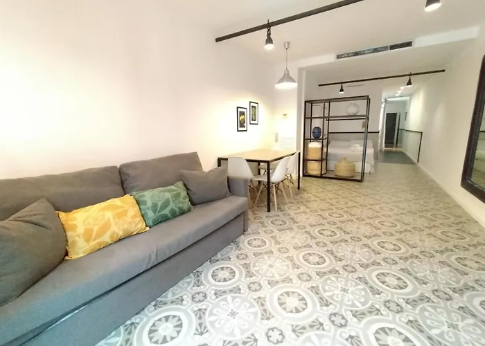 Liceu Apartments By Gaiarooms